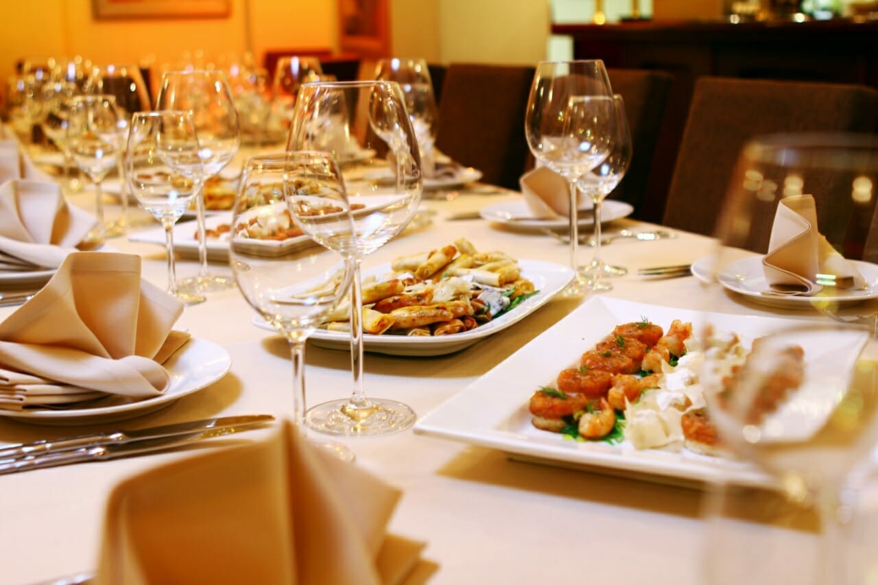 banquet-table-with-snacks